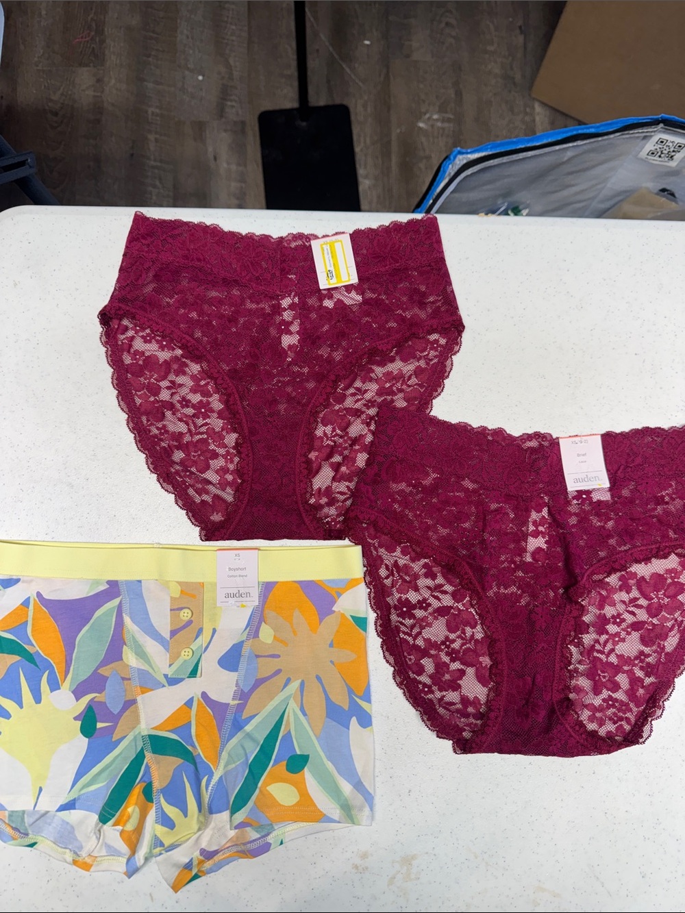XS-Women’s Lace Bikini Panty - Burgundy